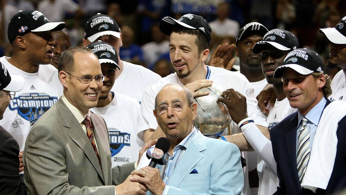 PLATZ 17: Richard DeVos und Familie, Vermögen: 4,67 Milliarden Euro - Besitzer der Orlando Magic (Basketball, NBA). Der Mitbegründer des Marketingunternehmens Amway verstarb im Alter von 92 Jahren am 6. September