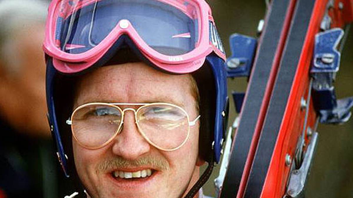 Ein Skispringer, den man nicht vergisst: Michael Edwards, besser bekannt als "Eddie the Eagle" ist jahrelang Englands Skispringer Nummer eins