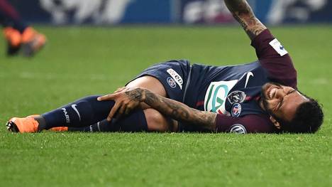PSG-Star Dani Alves zog sich im Pokalfinale eine Knieverletzung zu