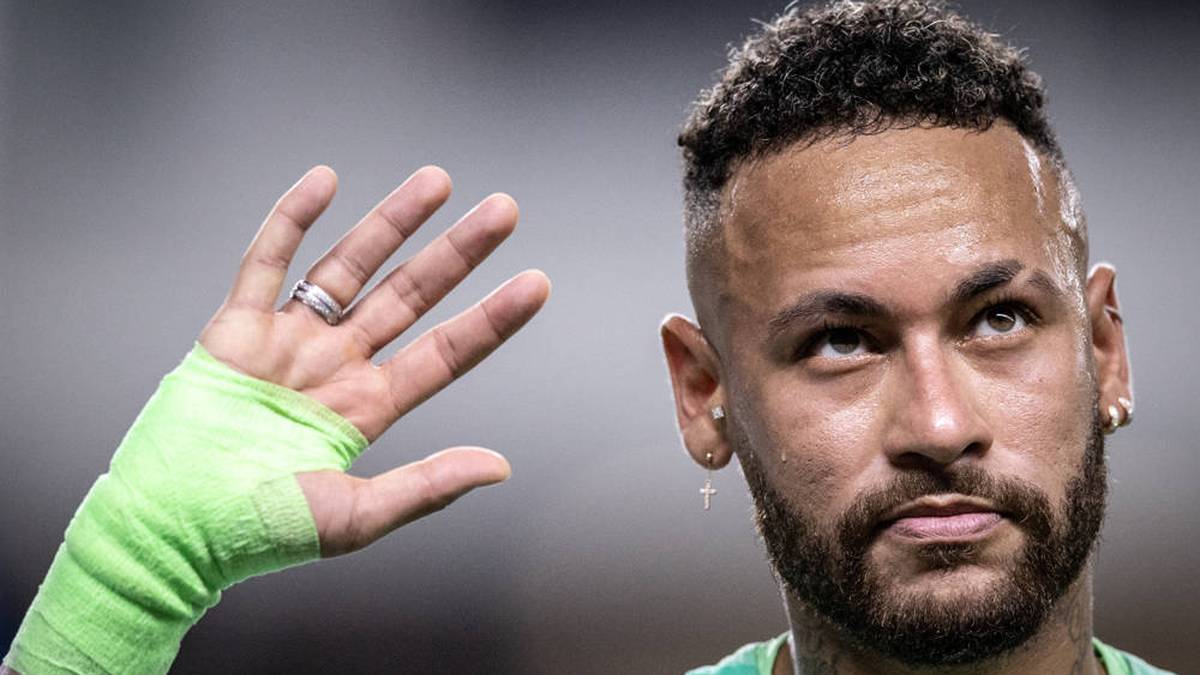 Die Presserevolte darauf: einzigartig. Die angesehene italienische Sportzeitung Gazzetta dello Sport schrieb: "Neymar ist das Sinnbild des neuen Fußballs, der sich der Globalisierung und den Finanzen verschrieben hat."