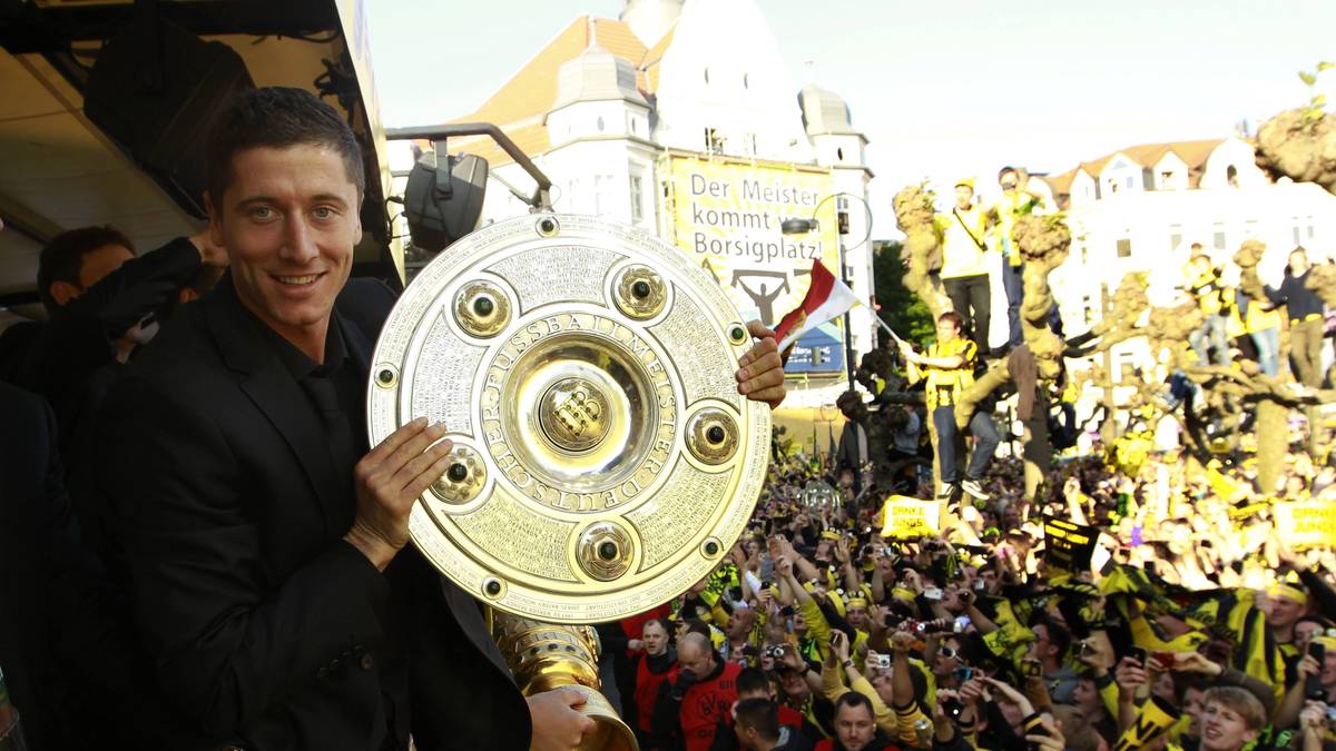 Die Meisterschale darf da natürlich nicht fehlen