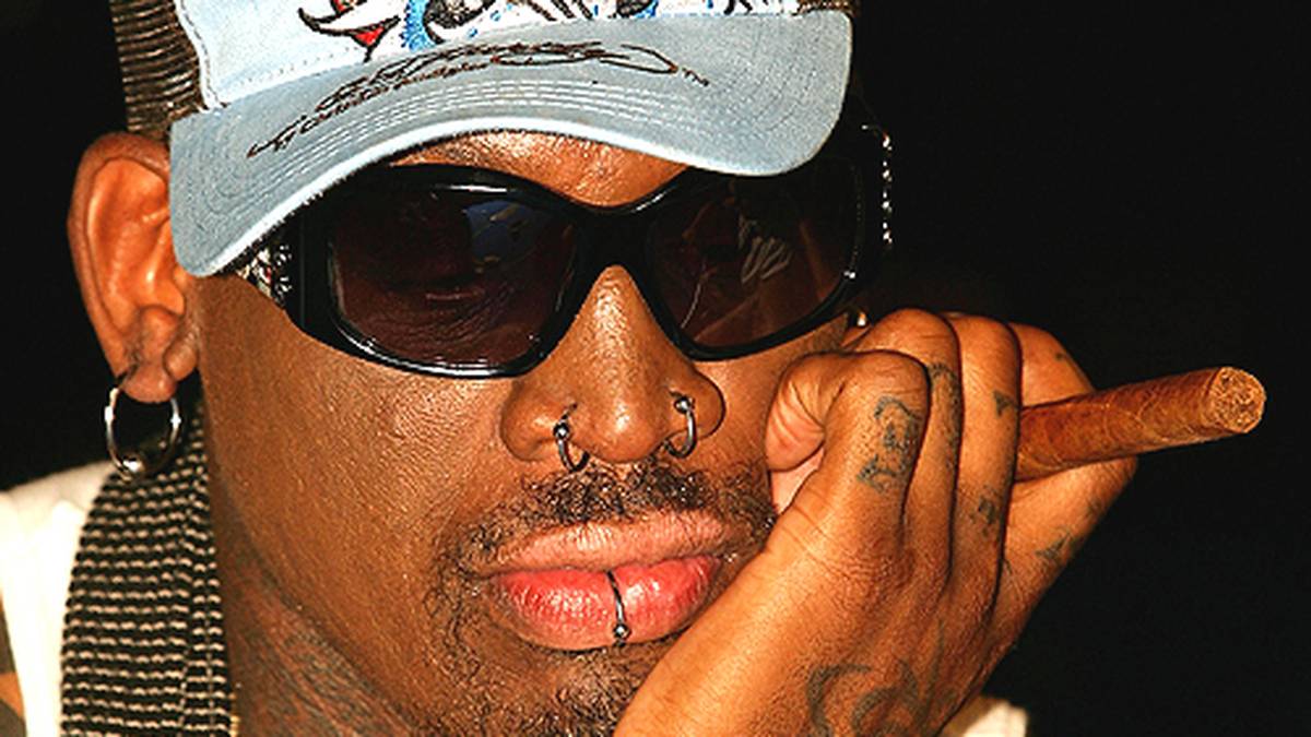 Grund dafür soll eine ernste Krankheit sein. "Dennis ist wirklich ein liebenswerter Mensch, aber er ist auch ein Alkoholiker", sagte seine Finanzberaterin Peggy Williams: "Wegen seiner Erkrankung kann er nicht arbeiten. Die Tatsache, dass sich seine Frau von ihm scheiden lassen will, hat ihn dazu gebracht, exzessiv zu trinken wie ich es noch nicht gesehen habe. Es geht ihm immer schlechter"