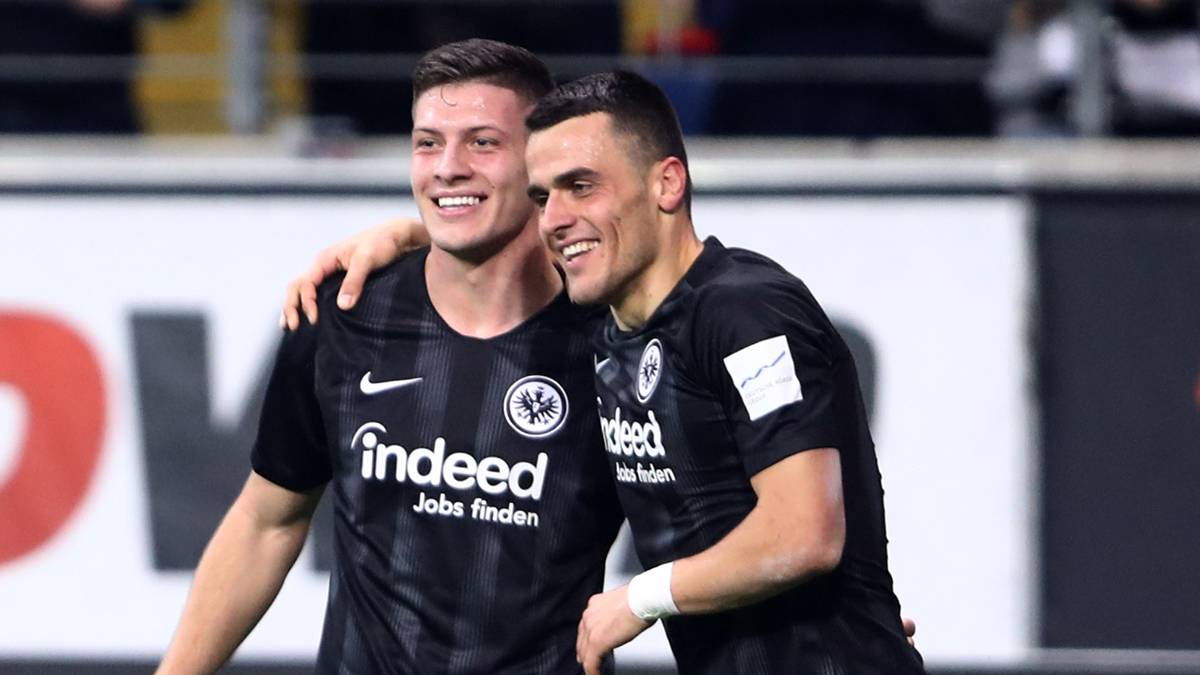 Luka Jovic (l.) und Filip Kostic sind bei Eintracht Frankfurt ein Erfolgsduo