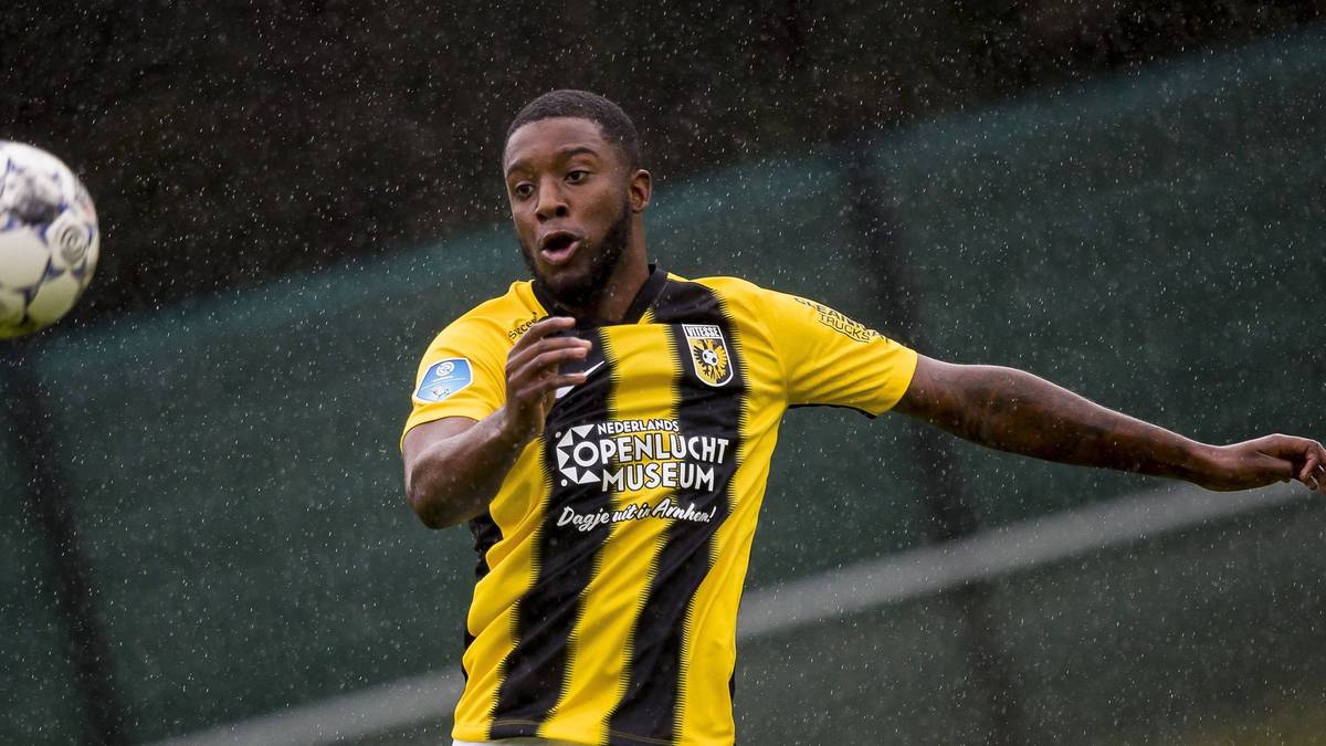 RIECHEDLY BAZOER (Vitesse Arnheim): Beim Ex-Klub von Wunderkind Martin Ödegaard gehört der frühere Wolfsburger (1,5 Millionen Euro Ablöse) zu den Leistungsträgern