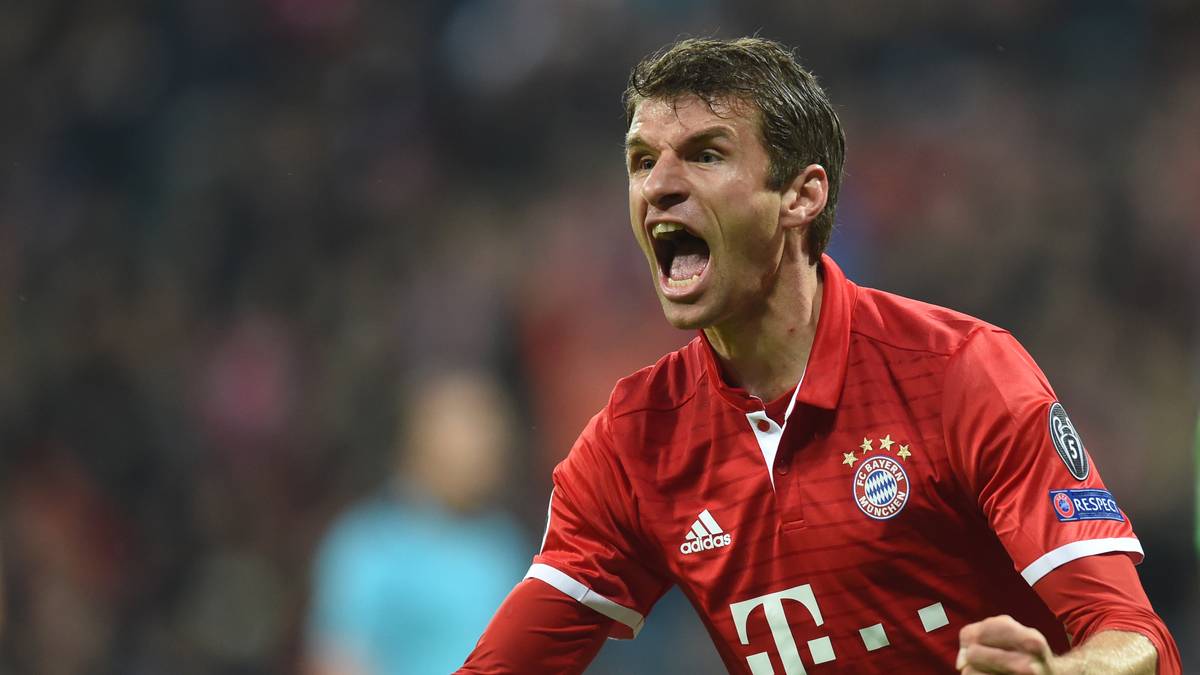Thomas Müller (15 Millionen Euro): Seit wenigen Wochen muss sich Thomas Müller mit dem zweiten Platz unter den Fußball-Gehaltskönigen begnügen - und das trotz eines Mega-Vertrags (bis 2021), der ihm aktuell ebenfalls etwa 15 Millionen Euro einbringt