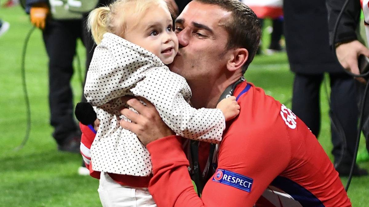 ÖSTERREICH - Kronenzeitung: "Salzburg-Bezwinger k.o.! Atletico Madrid holt EL-Trophäe: Die Madrilenen haben auch das dritte Finale der Vereinsgeschichte in der Europa League erfolgreich bestanden. Die Spanier holen sich im Stade de Lyon gegen Salzburgs Halbfinal-Bezwinger Olympique Marseille wie auch schon 2010 und 2012 die Trophäe des zweitwichtigsten europäischen Wettbewerbes."