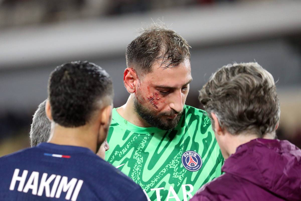 PSG-Kapitän Marquinhos versteht nicht, wie der Monegasse Wilfried Singo nach dem Tritt in das Gesicht von Gianluigi Donnarumma nicht vom Platz gestellt werden konnte.