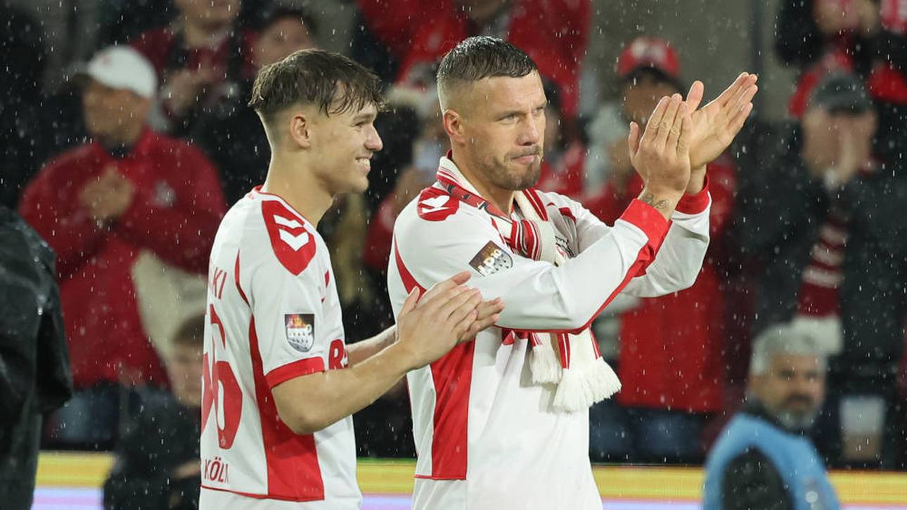 Lukas Podolski spielte zum Abschied mit Sohn Louis