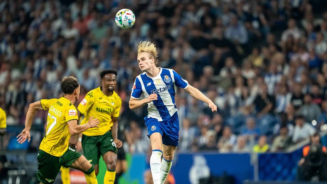 Victor Froholdt vom FC Porto wird hart getroffen