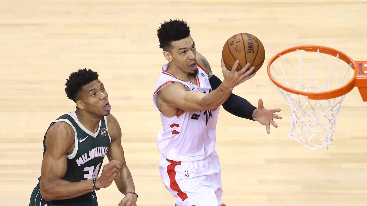 SHOOTING GUARD - DANNY GREEN (Raptors, 31): Toronto hat ein paar Faktoren, die tatsächlich ganz gut zu den Warriors passen. Erfahrung, gute Dreierschützen und brauchbare Verteidiger: gestatten, Danny Green. Der Routinier hat schon einige Playoff-Schlachten geschlagen und gegen die 76ers ein paar offensive Ausreißer hingelegt