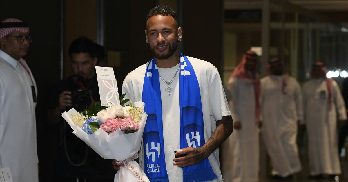New Interim National Coach Fernando Diniz Calls Up Neymar for South American Qualifiers: Switching from PSG to Al-Hilal in Saudi Arabia Creates Controversy