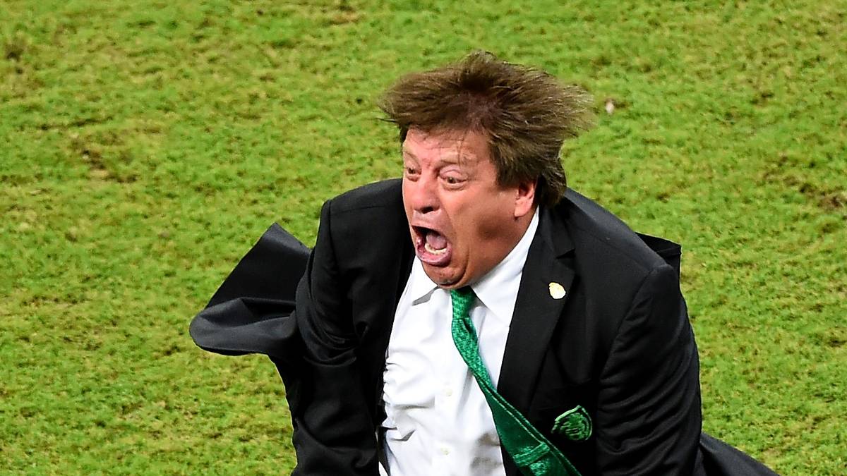 MIGUEL HERRERA (Mexiko): "El Piojo", der Laus, ist eine selbige über die Leber gelaufen. Nach seiner Rückkehr vom Gold-Cup-Triumph traf Mexikos Nationalcoach auf den Journalisten Christian Martinoli. Augenzeugenberichten zufolge ging Herrera alsbald in den Nahkampf über. Für den einschlägig vorbelasteten Trainer war es die letzte Amtshandlung: Mexikos Verband feuerte ihn umgehend