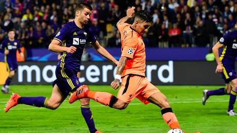 Roberto Firmino (r.) machte zwei Tore beim Kantersieg des FC Liverpool in Maribor