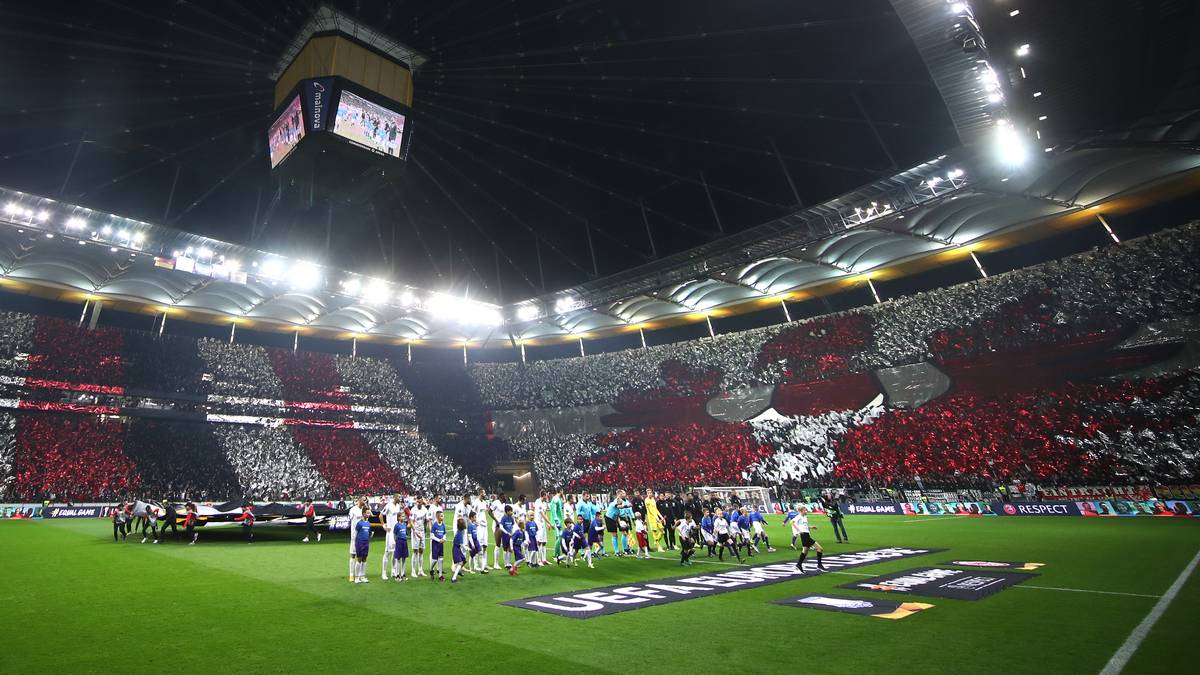 Auch gegen Apollon Limassol im vorherigen Europa-League-Gruppenspiel zauberten die Anhänger der Eintracht eine spektakuläre Choreographie aus dem Hut. Der Adler durfte natürlich nicht fehlen