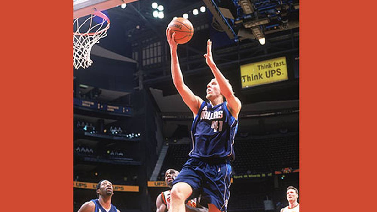 15. Januar 2002: Zum ersten Mal knackt Nowitzki in der regulären Saison die 40-Punkte-Marke. Das reicht zu einem 116:107-Sieg in Atlanta