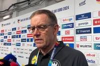 Nachdem DHB-Star Juri Knorr sich nach dem verlorenen EM-Halbfinale selbstkritisch äußerte, nimmt ihn Bundestrainer Alfred Gislason in Schutz.