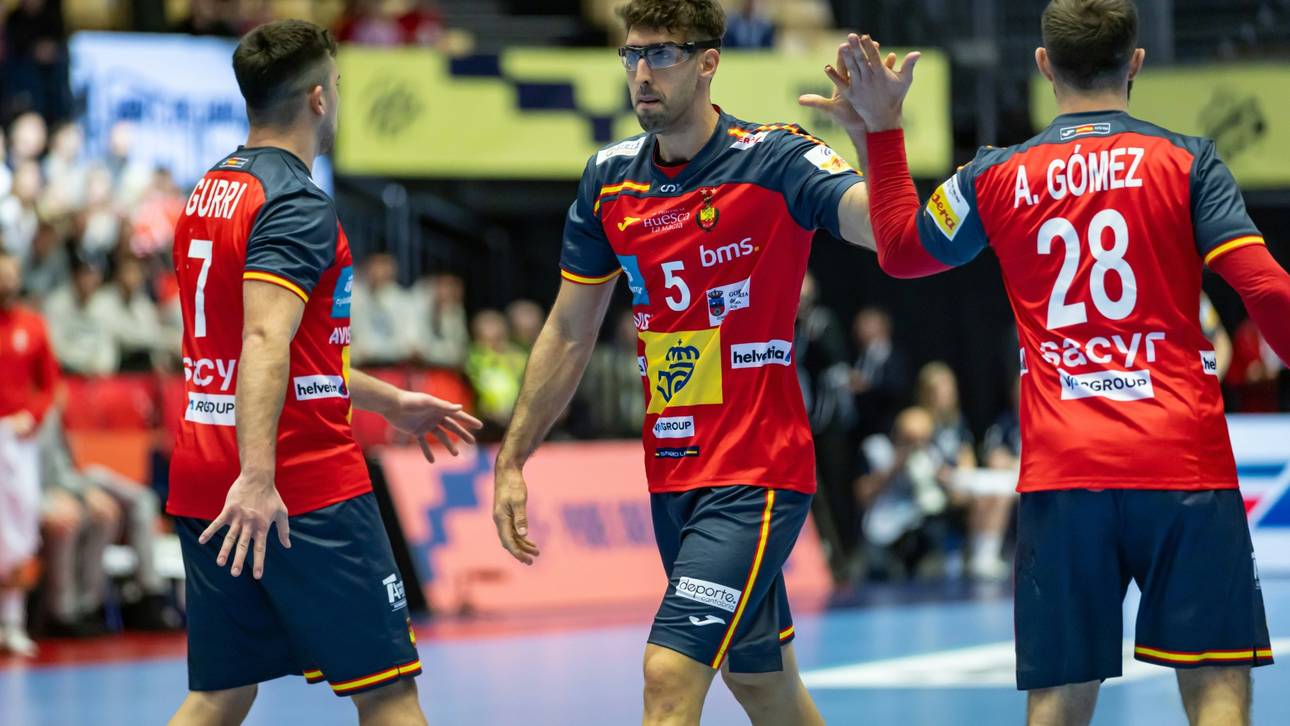 Spanien quält sich zum Auftaktsieg