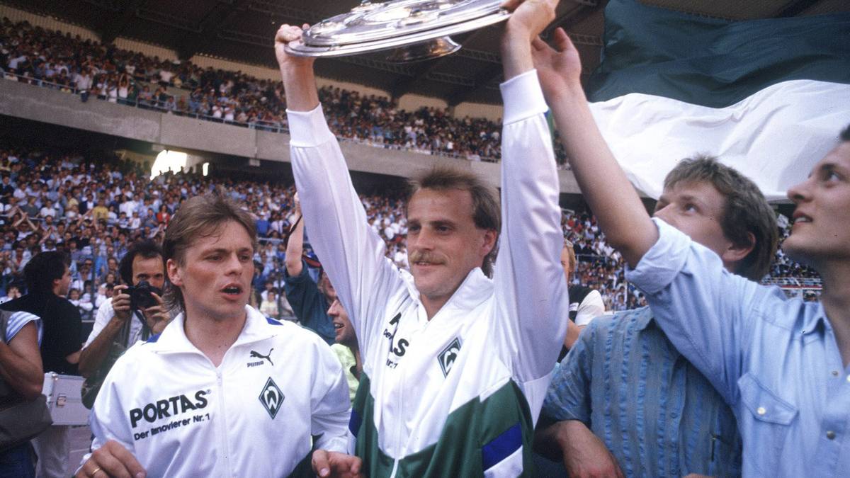 Seine erste Deutsche Meisterschaft als Spieler feiert Schaaf 1988. Schaaf steht in der Meistersaison in 29 Spielen auf dem Feld und erzielt ein Tor
