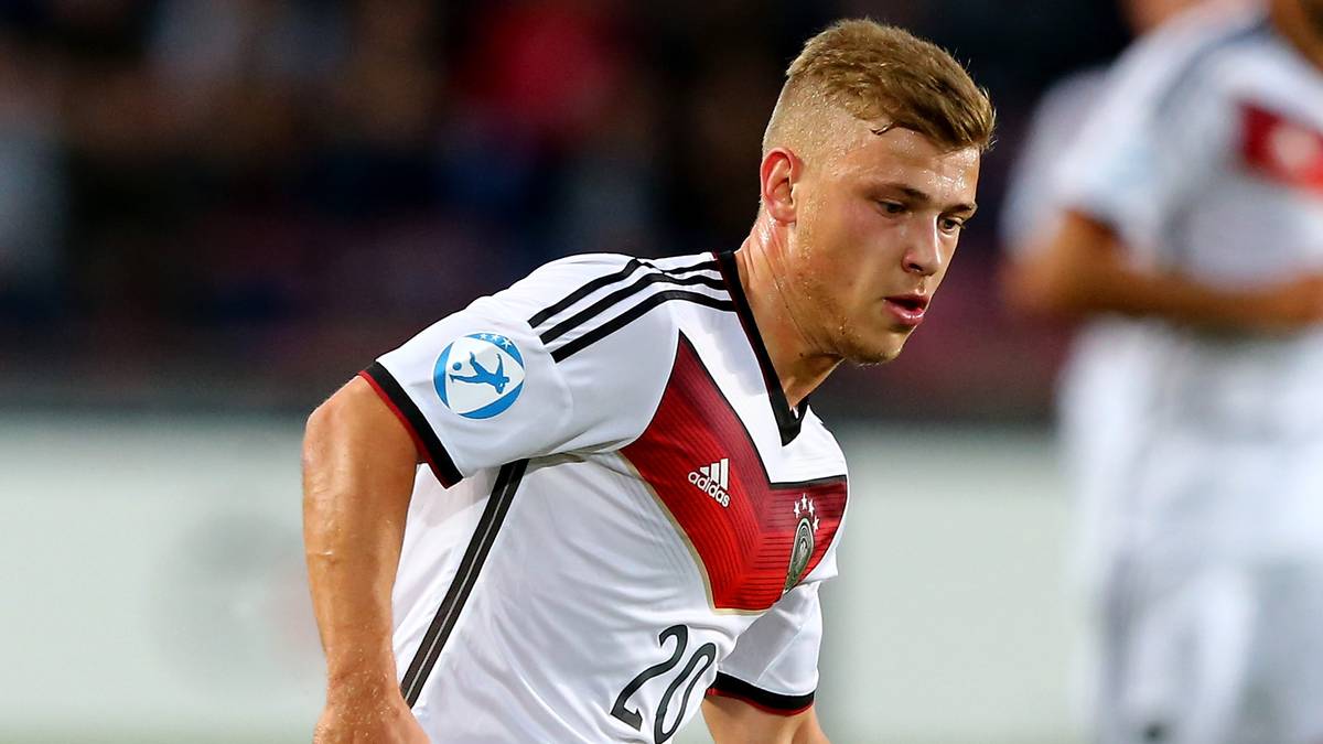 MAX MEYER: Geht in der wirbelnden deutschen Offensive lange Zeit als Einziger unter. Erst als das Spiel entschieden ist mit einer Steigerung, verpasst in der Schlussphase dann sogar mehrfach noch einen möglichen eigenen Treffer - SPORT1-Note: 3,5