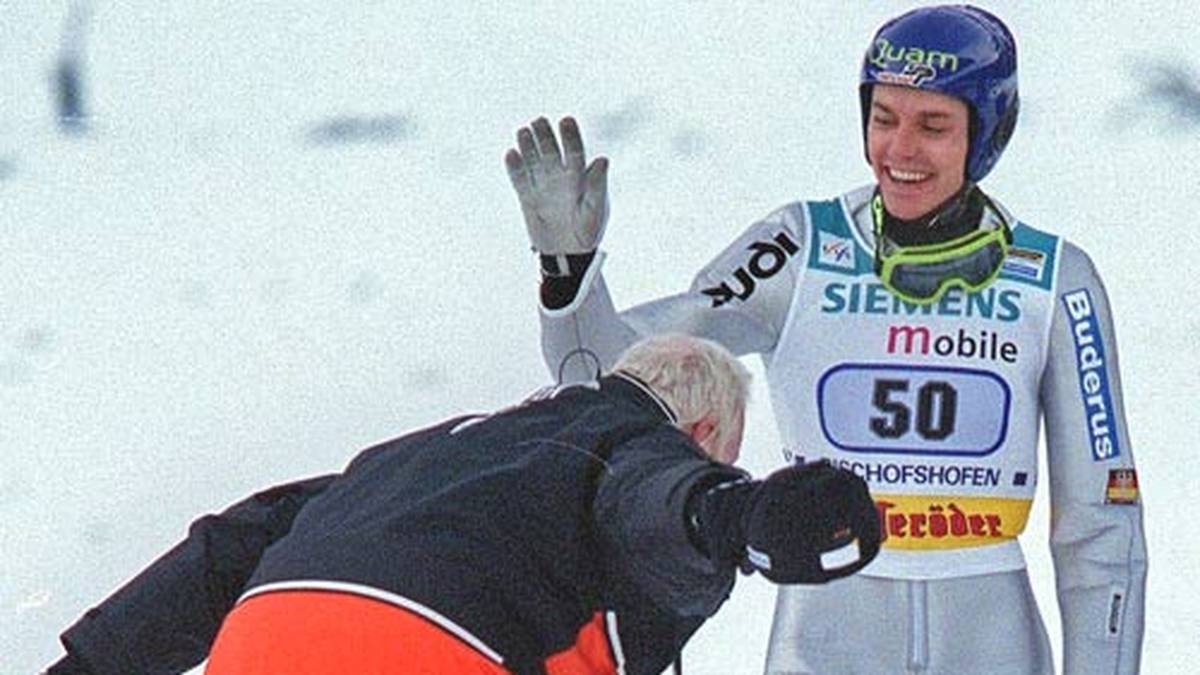 Er gewinnt als erster Springer überhaupt alle vier Springen in einer Tournee. Da zieht sogar der damalige Bundestrainer Reinhard Heß den Hut