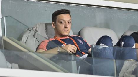 Nach dem Wechsel von Mesut Özil zu Istanbul Basaksehir muss der 33-Jährige bei der zweiten Mannschaft aufgrund eines Fitnessrückstands spielen und kassiert eine herbe 1:7-Niederlage. 