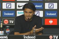 Mahmoud Dahoud wechselt von der Premier League zurück in die Bundesliga. Auf seiner ersten Pressekonferenz hat der Neu-Frankfurter etwas zu kämpfen.