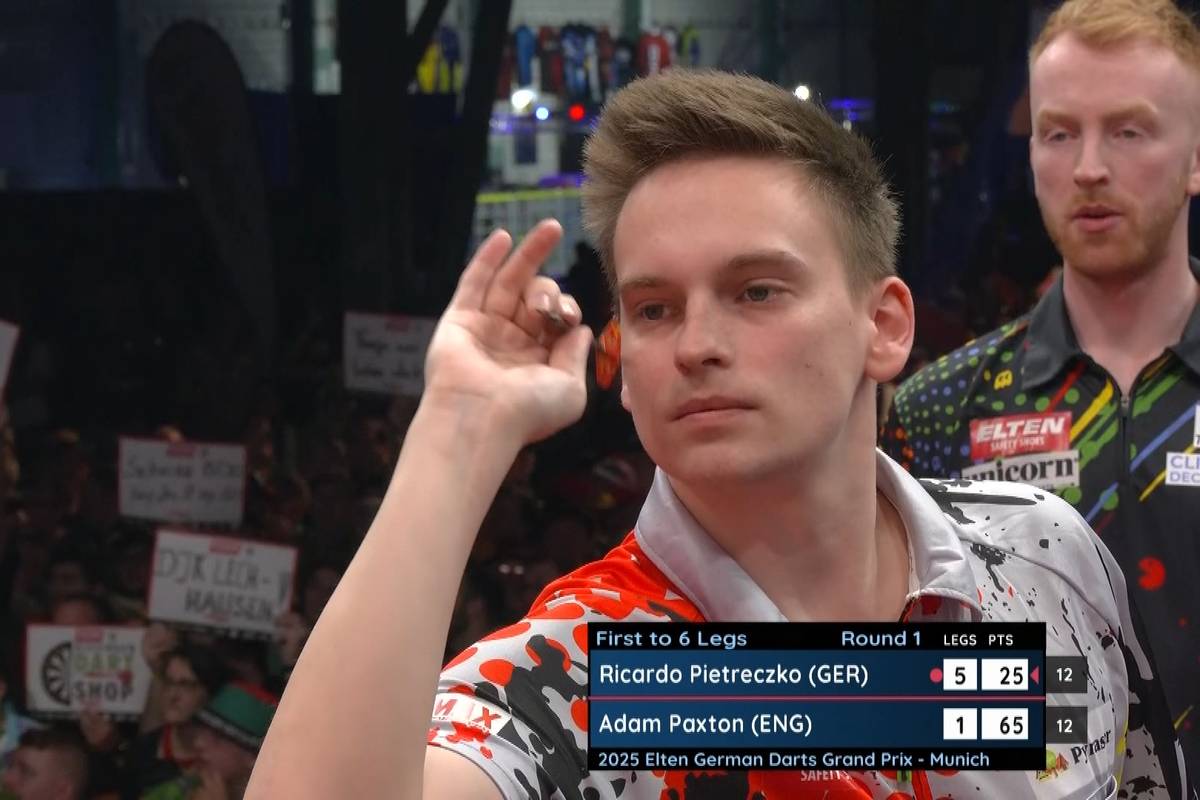 Ricardo Pietreczko stürmt beim German Darts Grand Prix in die nächste Runde. Auch Martin Schindler meistert seine Auftakthürde.