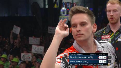 Ricardo Pietreczko stürmt beim German Darts Grand Prix in die nächste Runde. Auch Martin Schindler meistert seine Auftakthürde.