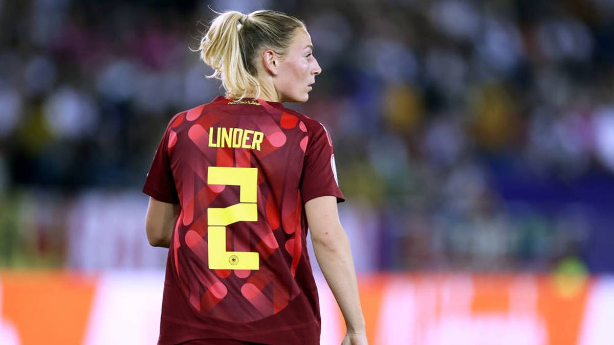 Sarai Linder hat sich gegen Frankreich am Sprunggelenk verletzt und fällt für das Halbfinale aus. Wie die beste Behandlungsmethode aussieht, weiß sie womöglich selbst am besten. Die 25-Jährige bekam im Mai ihr Zertifikat als staatlich anerkannte Physiotherapeutin.