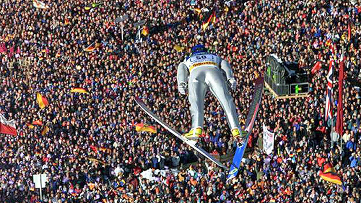 Hannawald schreibt damit Geschichte und wird vor allem von den weiblichen Fans wie ein Superstar gefeiert