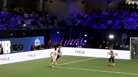 The Pack trifft in der Icon League gleich zweistellig, ein Tor ist dabei äußerst sehenswert und veranlasst SPORT1-Kommentator Steffen Bohleber zu einem besonderen Vergleich. 