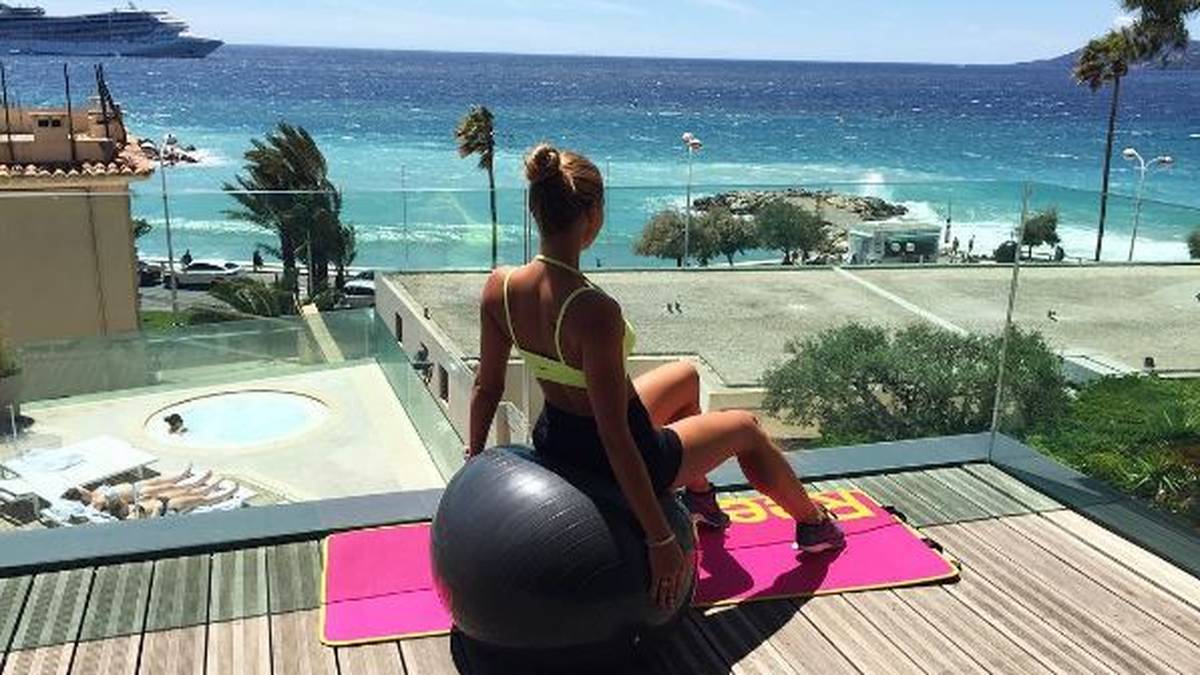 Welch ein Anblick - da macht das Trainieren doch gleich viel mehr Spaß. Dafür steht Mirjana Zuber, Frau von Hoffenheims Steven Zuber, extra früher auf. "We woke up early this morning" schreibt sie auf Instagram