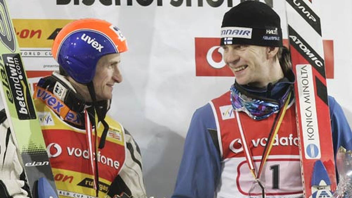 Im Jahr 2006 gibt es erneut ein Novum: Das erste Mal überhaupt in der Geschichte der Tournee gibt es zwei Sieger, die genau dieselbe Punktzahl in der Gesamtwertung haben. Jakub Janda (Tschechien) und Janne Ahonen (rechts, Finnland) teilen sich also den ersten Platz