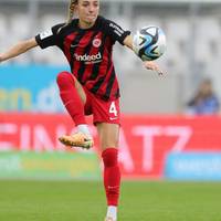 Eintracht Frankfurt bindet Nationalspielerin Sophia Kleinherne für zwei weitere Jahre.