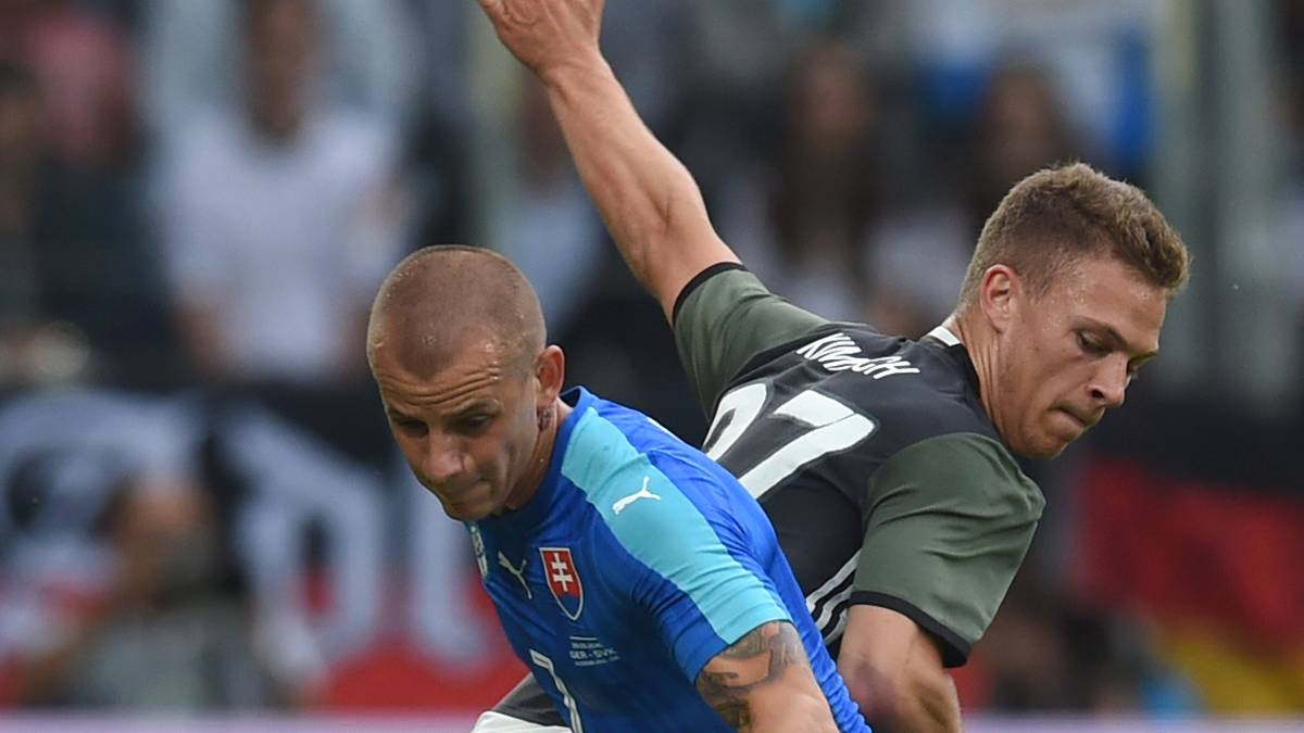 Mit der Nominierung in den vorläufigen EM-Kader folgt der nächste vorläufige Höhepunkt in Kimmichs Karriere, im Testspiel gegen die Slowakei feiert er sein Debüt im Team von Joachim Löw