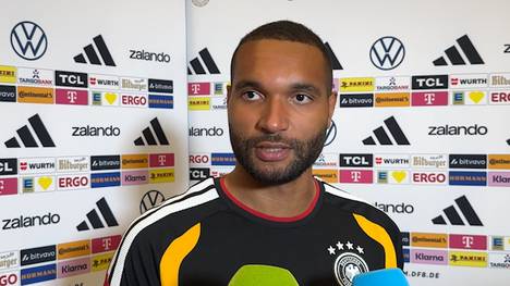 Jonathan Tah verrät die Anforderungen des Bundestrainers an ihn und warum ein erfolgreicher Bayern-Block immer auch gut für die Nationalmannschaft ist. 