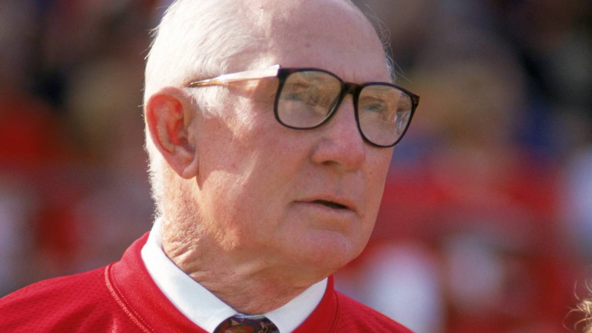 Y. A. Tittle, Quarterback der 49ers von 1951-1960, erzielte mit 17 Touchdowns im Jahr 1955 eine Ligabestleistung und wurde darüber hinaus zwei Jahre später zum NFL Most Valuable Player gewählt. Sein Trade zu den New York Giants erwies sich später als Fehleinschätzung des Managements