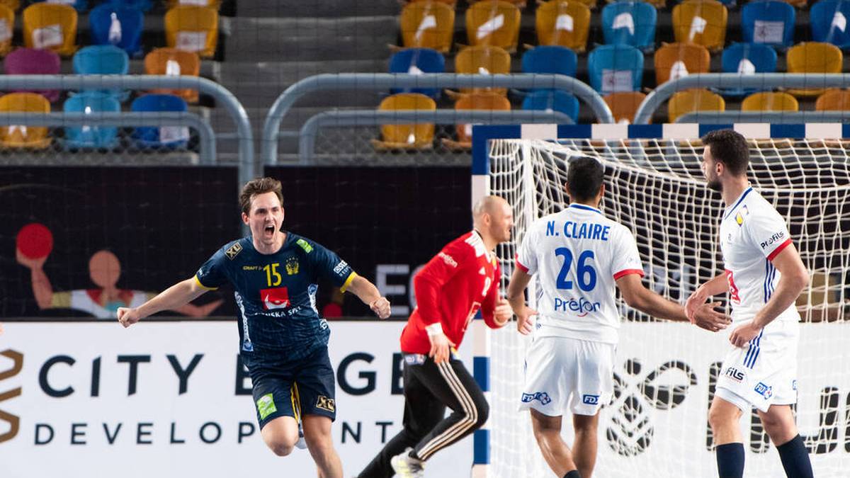 Nichts zu machen für Frankreich: Schweden um Hampus Wanne (l.) steht erstmals nach mehr als 20 Jahren wieder im Finale einer Handball-WM