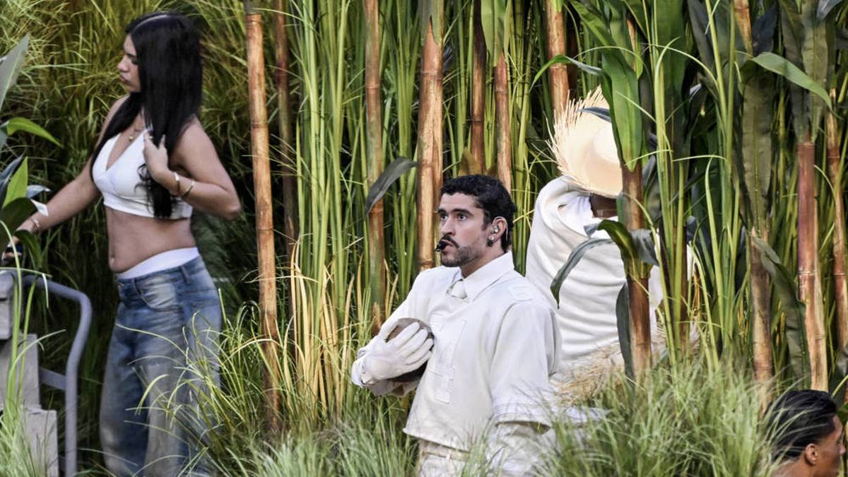 Bad Bunny ist der erste Hauptact in der Halftime Show des 60. Super Bowls, der komplett auf Spanisch singt.