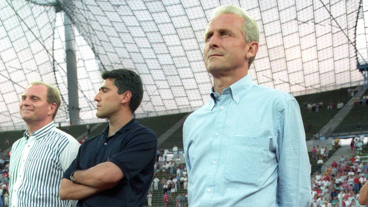 Massimo Morales (Mitte, neben Uli Hoeneß) arbeitete als Co-Trainer unter Giovanni Trapattoni (r.)