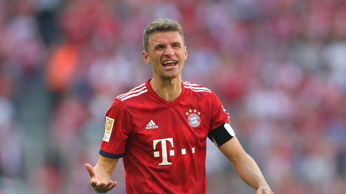 RECHTER FLÜGEL - Thomas Müller vs. Ante Rebic: Der Bayern-Kapitän musste wegen Magen-Darm-Beschwerden in dieser Woche mit dem Training aussetzen, rechnet aber fest mit seiner Rückkehr in die Startelf. Ansonsten hätten die Münchner auf außen auch ein Problem, da sowohl Arjen Robben als auch Kingsley Coman noch nicht fit sind