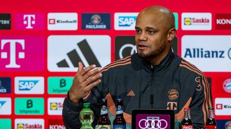 Uli Hoeneß sorgte mit der Aussage, dass die Bayern sich schon fast zurücklehnen könnten, für Aufmerksamkeit. Auf der Pressekonferenz wird FCB-Trainer Vincent Kompany auf diese Aussagen des 72-Jährigen angesprochen.