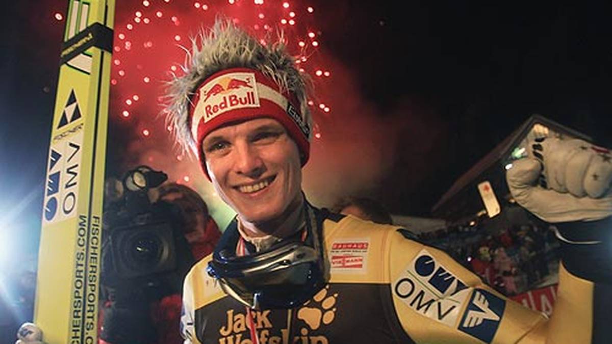 Bei der Tournee 2010/11 macht Thomas Morgenstern den Hattrick für Österreich perfekt. Mit seinem Auftaktsieg in Oberstdorf legt der spätere Gesamtsieger den Grundstein für den Erfolg. Auch in Innsbruck siegt Morgenstern