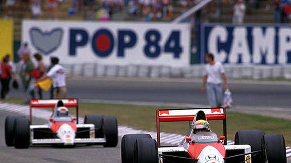 Die Mutter aller Rivalitäten in der Königsklasse: Alain Prost jagt hier Ayrton Senna. Zum Eklat kommt es 1989 in Suzuka, als sich beide von der Strecke rammen