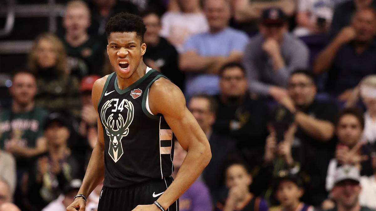 BESTER VERTEIDIGER – GIANNIS ANTETOKOUNMPO: Gewinnt der "Greek Freak" am Ende zwei Awards? Antetokounmpo glänzt bei Milwaukee nicht nur im Angriff, sondern ist auch als Stopper in der Verteidigung eine Waffe. Hoffnungen auf die Defensiv-Trophäe machen sich auch Joel Embiid, Myles Turner und 2017-Gewinner Draymond Green
