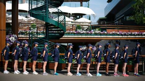 Ball-kids queue up ahead of play at The All England Lawn Tennis Club in Wimbledon, southwest London, on July 6, 2017 on the fourth day of the 2017 Wimbledon Championships. / AFP PHOTO / DANIEL LEAL-OLIVAS / RESTRICTED TO EDITORIAL USE        (Photo credit should read DANIEL LEAL-OLIVAS/AFP/Getty Images)