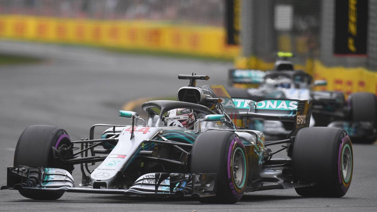 Hamilton lässt sich von dieser Unterbrechung nicht aus der Ruhe bringen und knallt eine absolute Traumrunde in den Asphalt