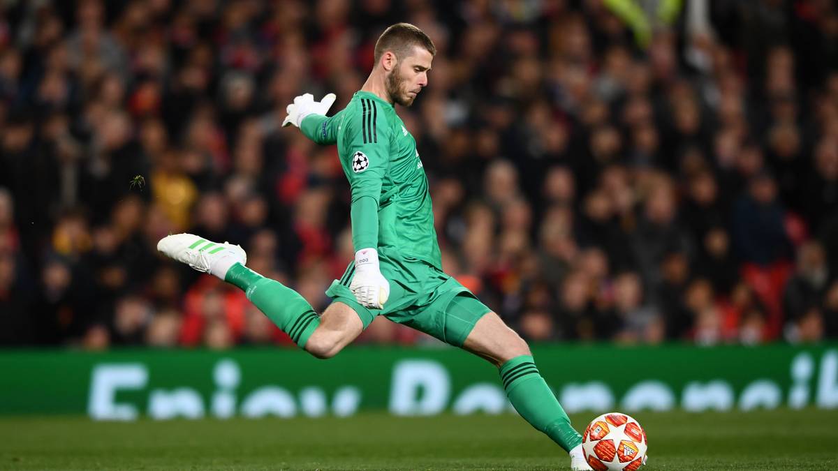 Platz 7 - DAVID DE GEA: Der 28-Jährige ist seit 2011 die Nummer eins bei Manchester United - und seitdem auch das große Bollwerk. Auch in dieser Saison pariert der Spanier stark, in 42 Pflichtpartien spielte er zehnmal zu Null