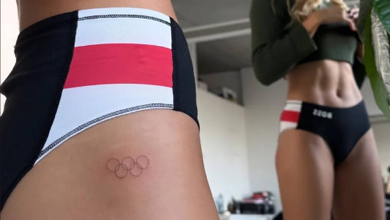 Alica Schmidt zeigt ihr neues Tattoo an der rechten Hüfte