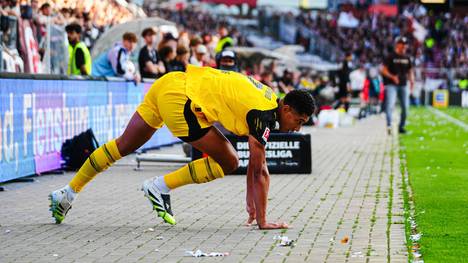 Aufregung in Dortmund. Nach der frühen Auswechslung von Sohn Jobe soll es eine verbale Auseinandersetzung zwischen Vater Mark Bellingham und Sebastian Kehl gegeben haben. SPORT1-Reporter Oliver Müller ordnet die Situation ein.